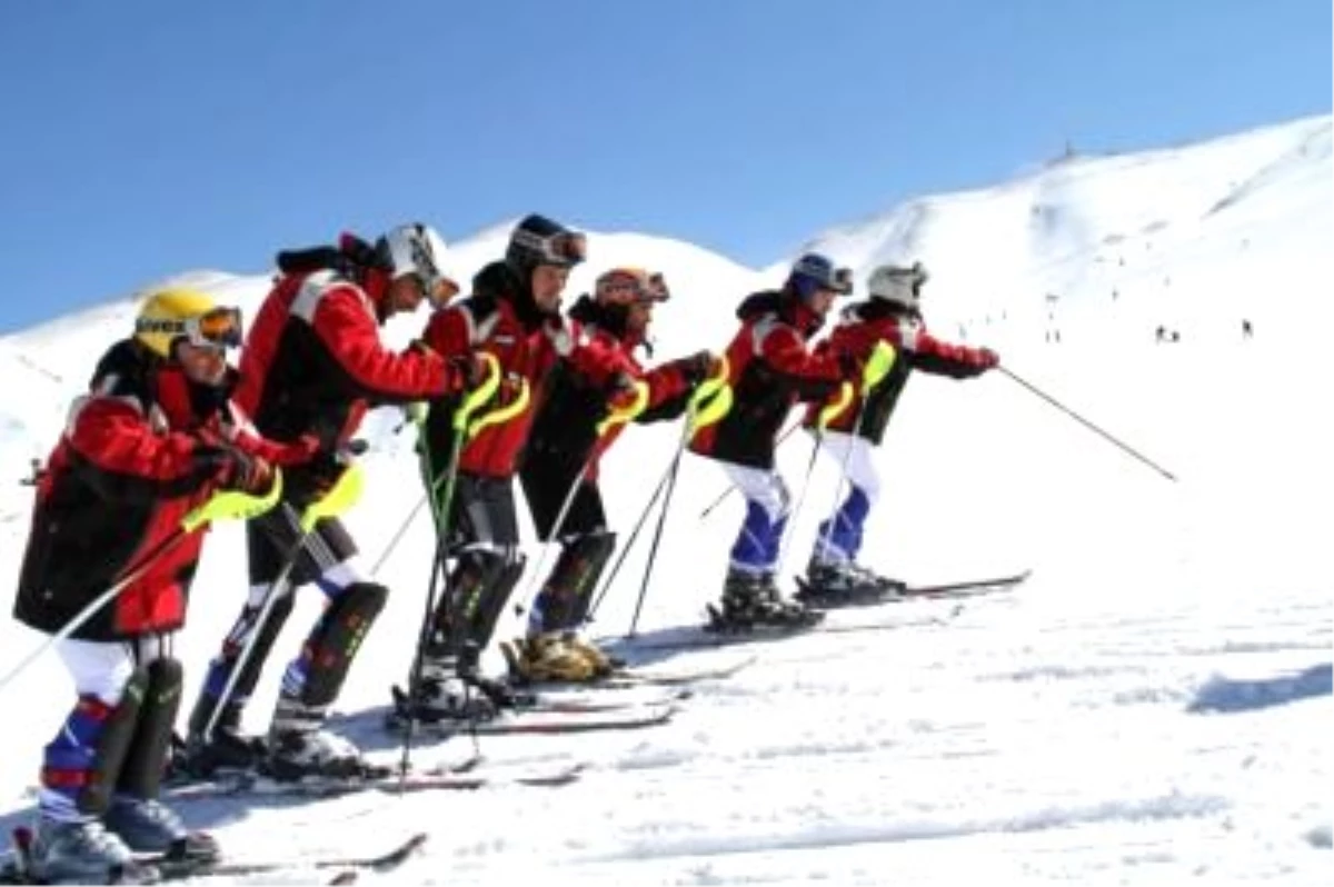 Erzurum\'da Uluslar Arası Kayak Yarışları Hız Kesmiyor