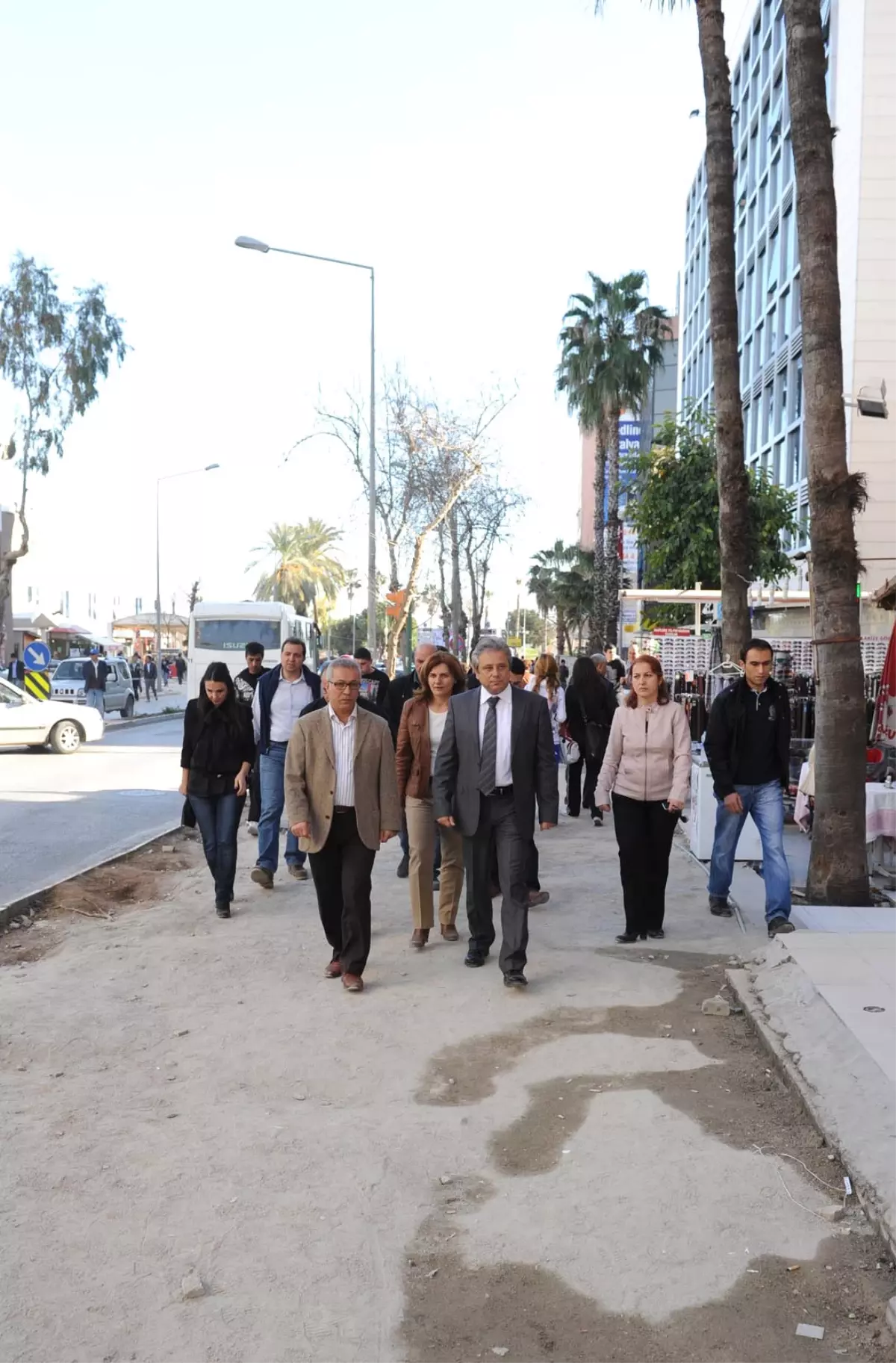 Güllük Caddesi Sezona Yetiştirilecek