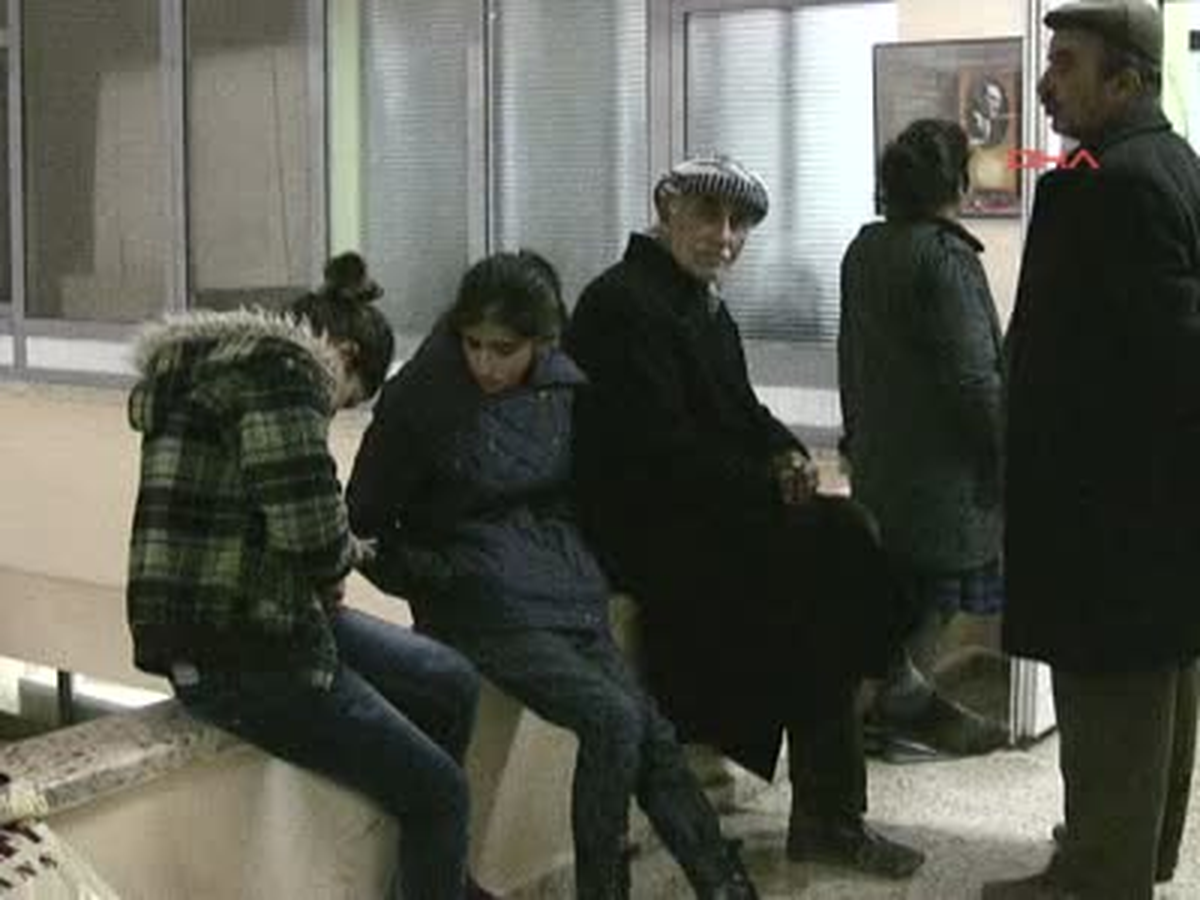 Hakkari Valiliğinden 2 Bin Depremzedeye Para Yardımı