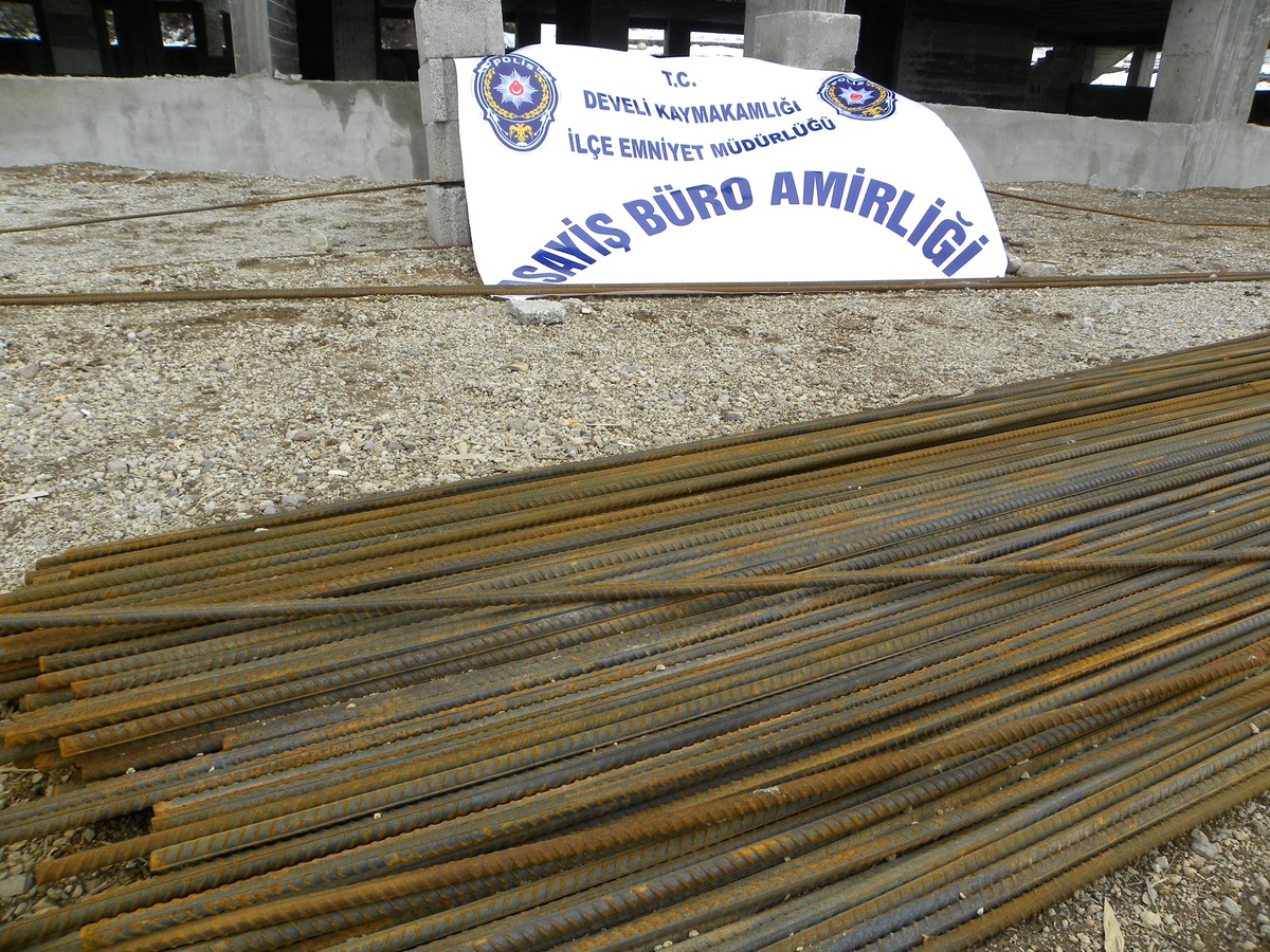 Hırsızlar Polisin Sıkı Takibinden Kurtulamadı