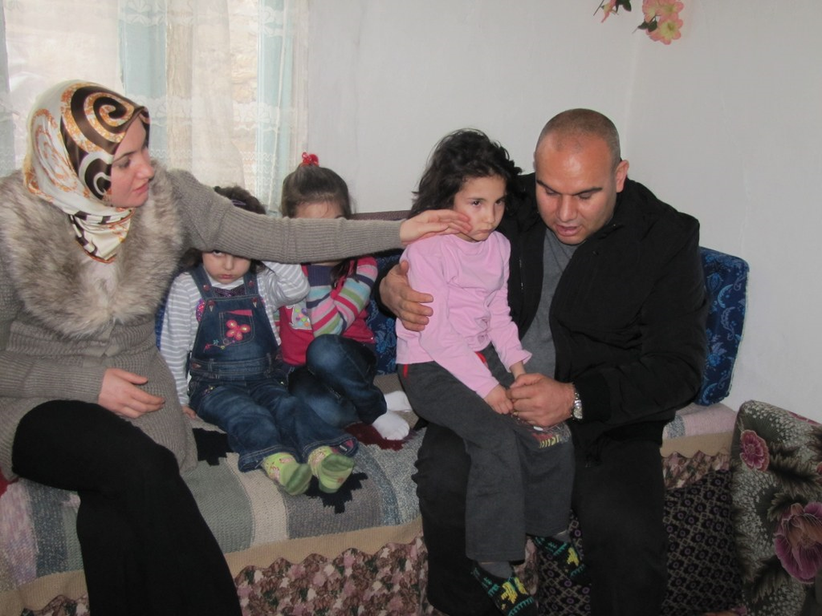 Hisarcık Kaymakamı, Sürpriz Doğum Günü İçin Evine Gittiği Hasta Çocuğa Sahip Çıktı