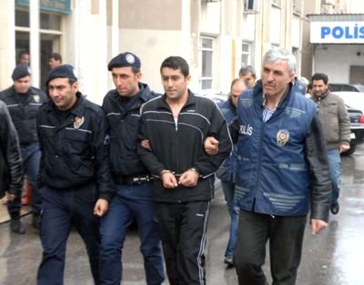 İzmir\'de İki Cinayetin Ardından 13 Kişi Gözaltına Alındı