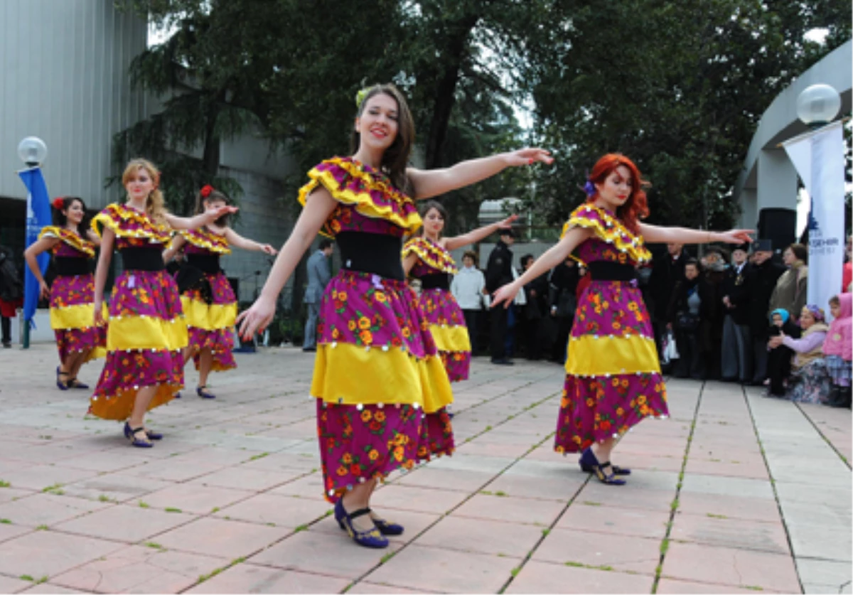 İzmirli Kadınlara "Festival Gibi" Kutlama