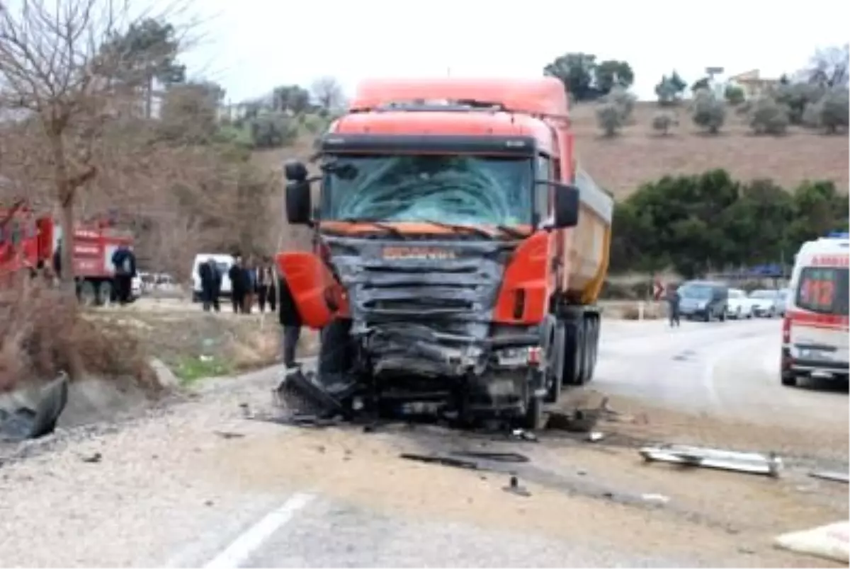 Kadirli\'de Trafik Kazası; 3 Ölü