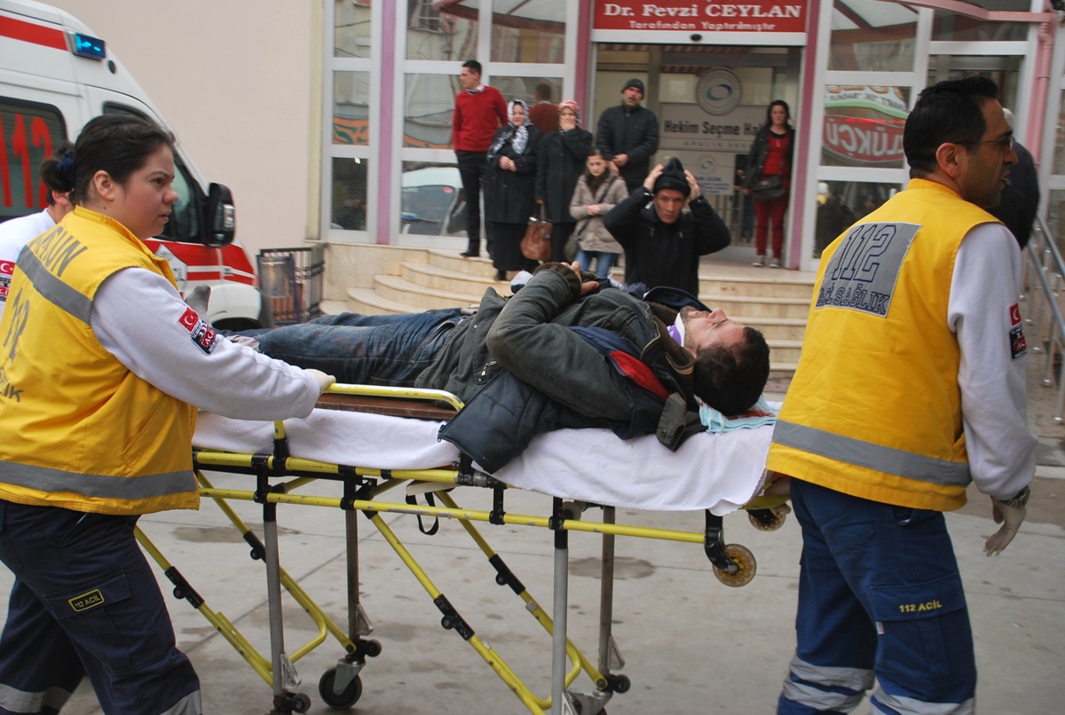 Kamyonet ile Motosiklet Çarpıştı: 1 Yaralı