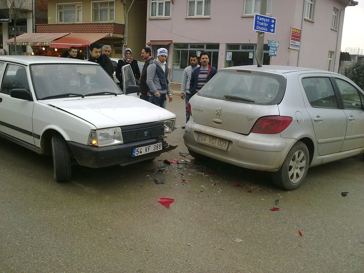 Kaynarca'da Maddi Hasarlı Trafik Kazası