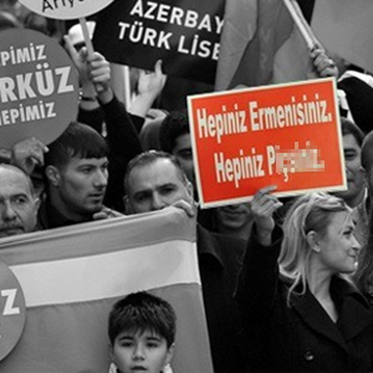 Küfürlü Pankart Ermeniler'i Kızdırdı