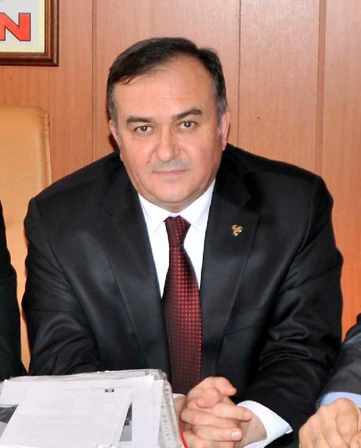 MHP\'li Akçay\'dan \'Üvey Evlat Muamelesi\' Önergesi