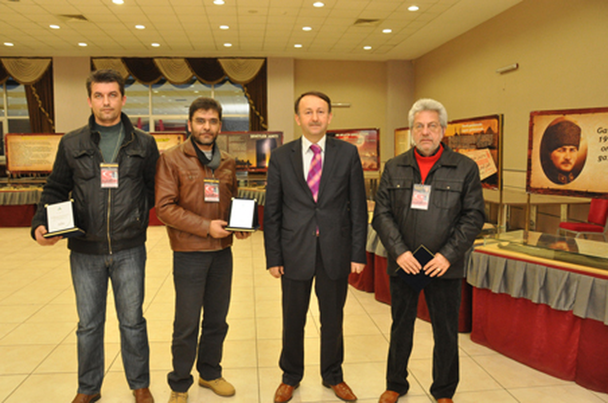 Müze Yetkililerine Teşekkür Plaketi