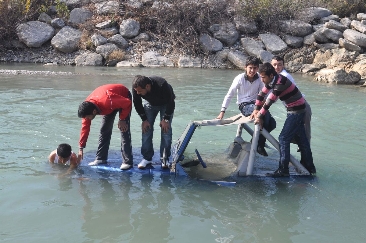 Off-Road Tutkunları Çayda Mahsur Kaldı