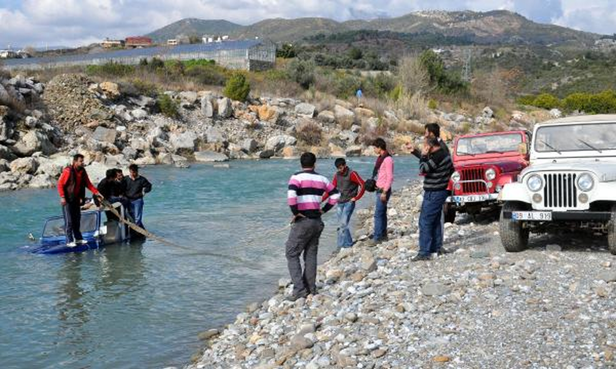 Off- Road Tutkunları Ciple Çayda Mahsur Kaldı
