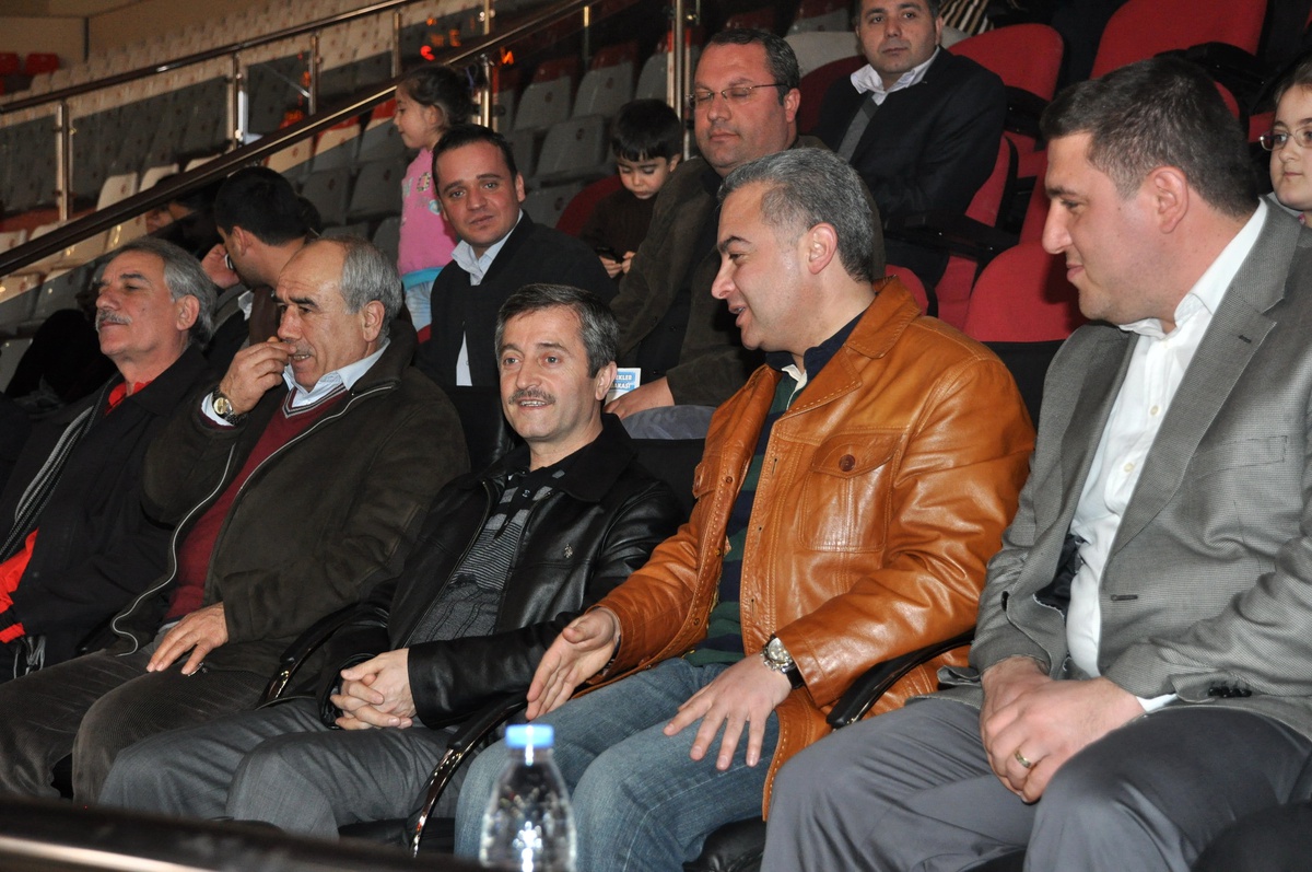 Şahinbey Belediye Voleybol Takımı 3-2 Galip