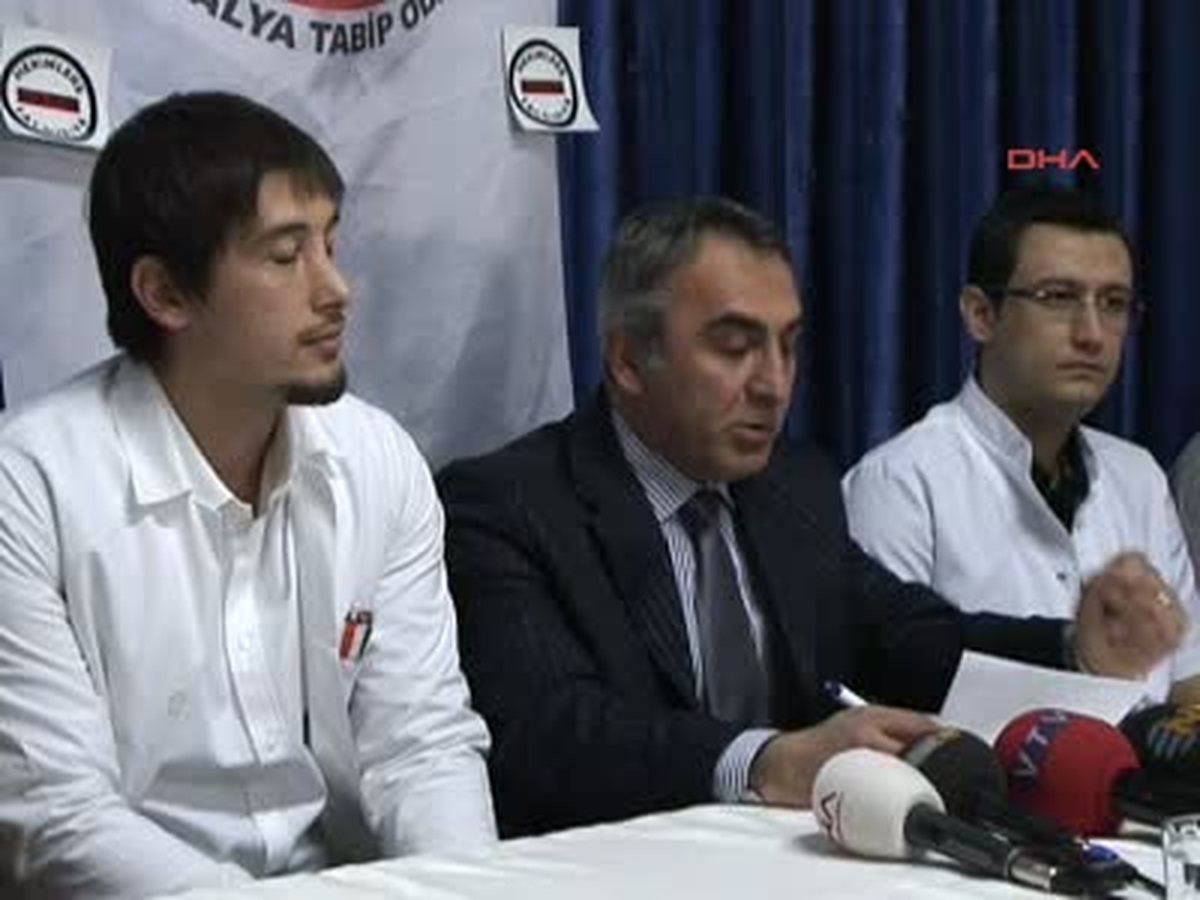 Saldırıya Uğrayan Doktor: \'Yüzüme Tükürdüler\'