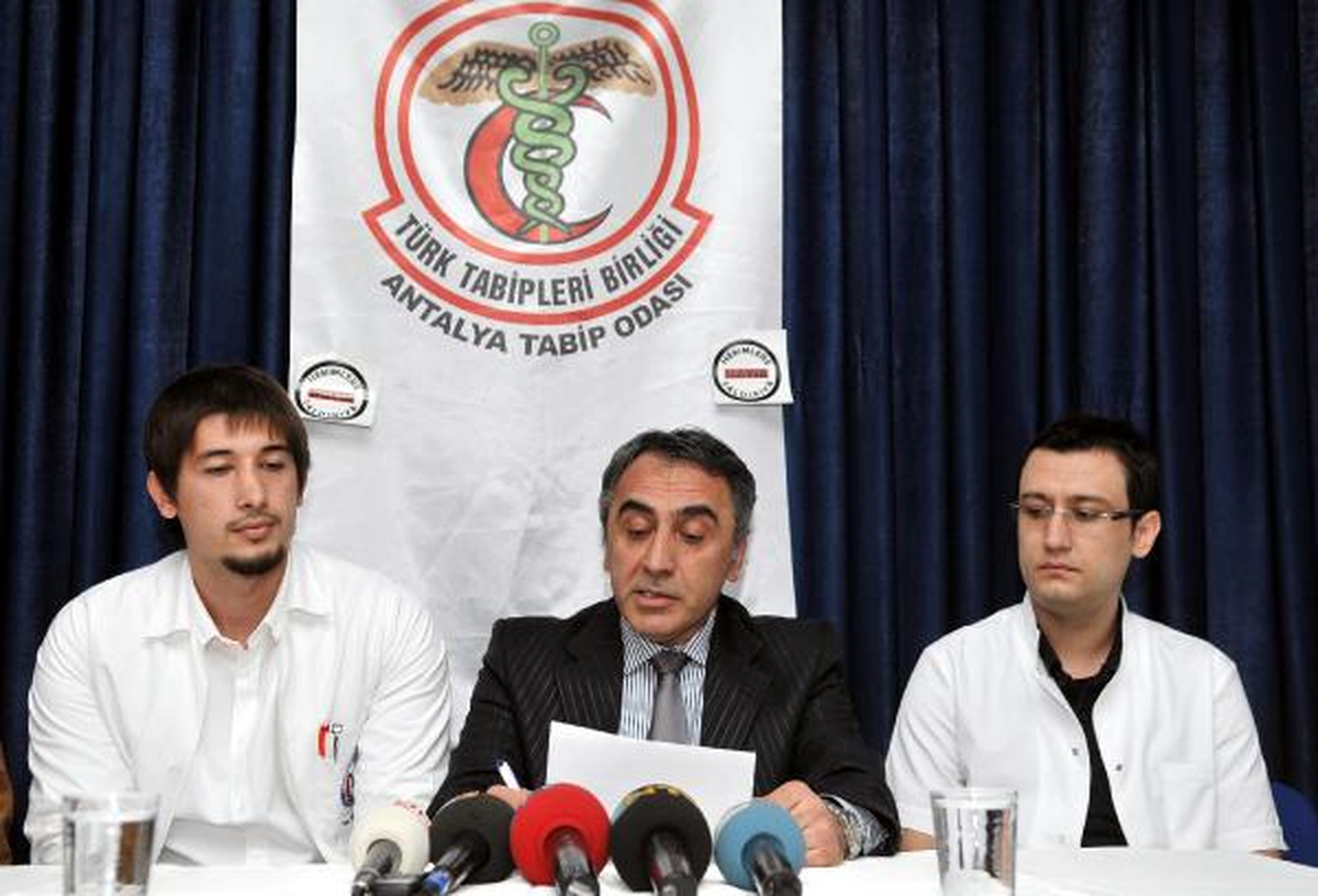 Saldırıya Uğrayan Genç Doktor: \'Yüzüme Tükürdüler\'