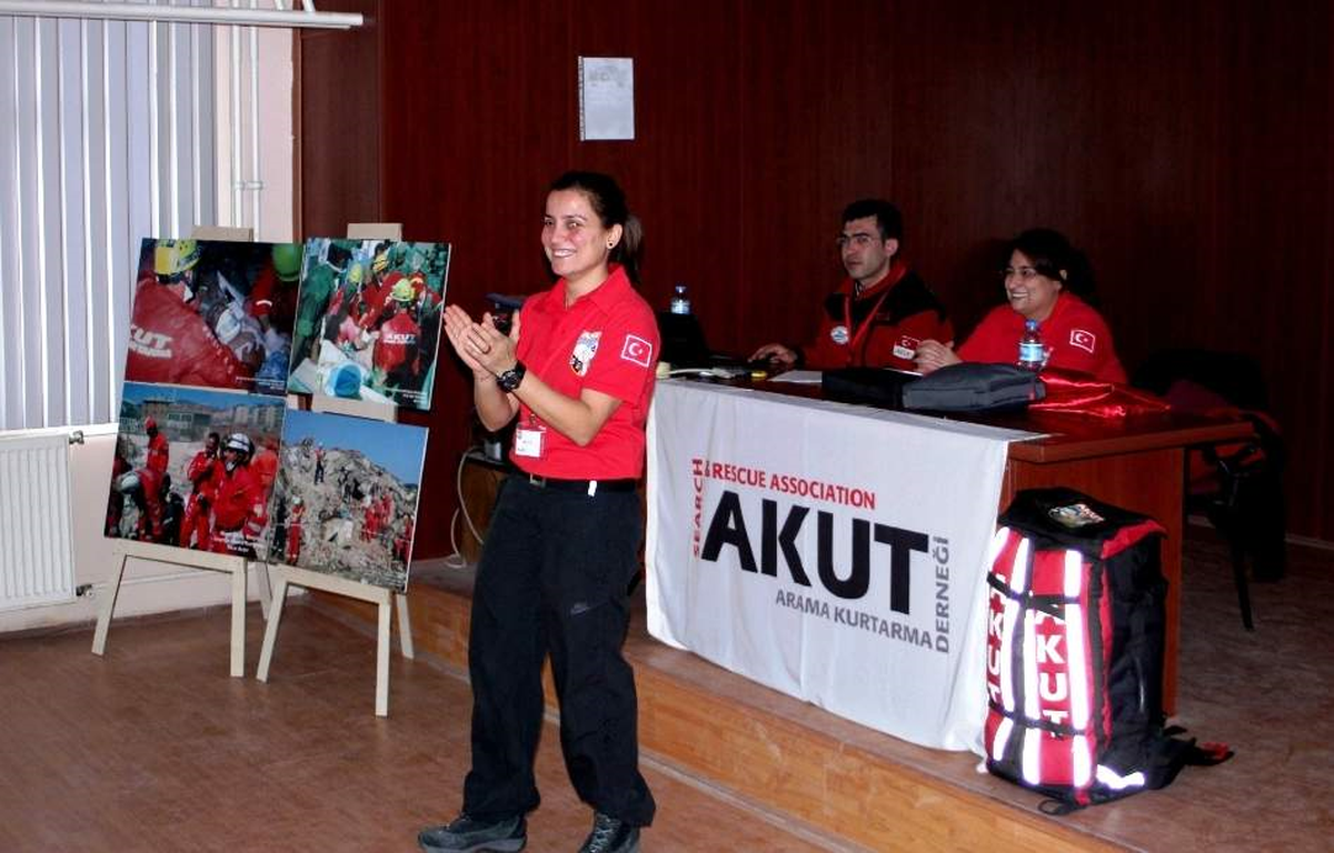 Sarıgöl Akut Öğrencilere Seminer Verdi
