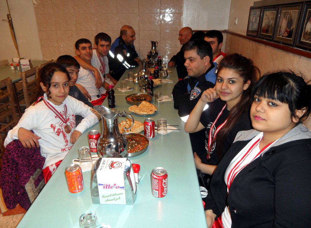 Tdp\'den Başarılı Sporculara Jest
