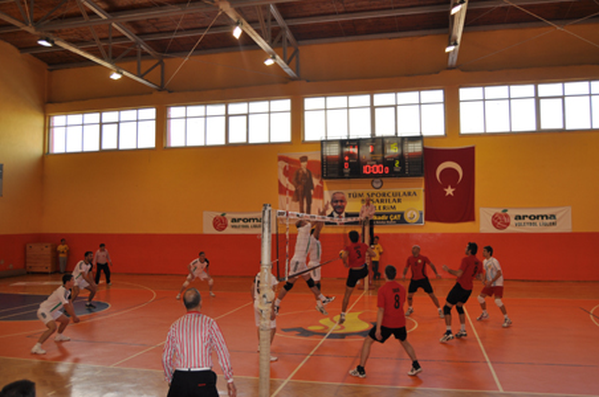 Voleybol Takımı Şampiyonluğa Adım Adım
