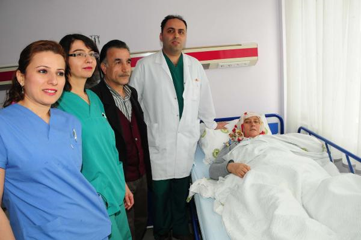 4 Çocuk Annesinin Başından Portakal Büyüklüğünde Tümör Çıkartıldı
