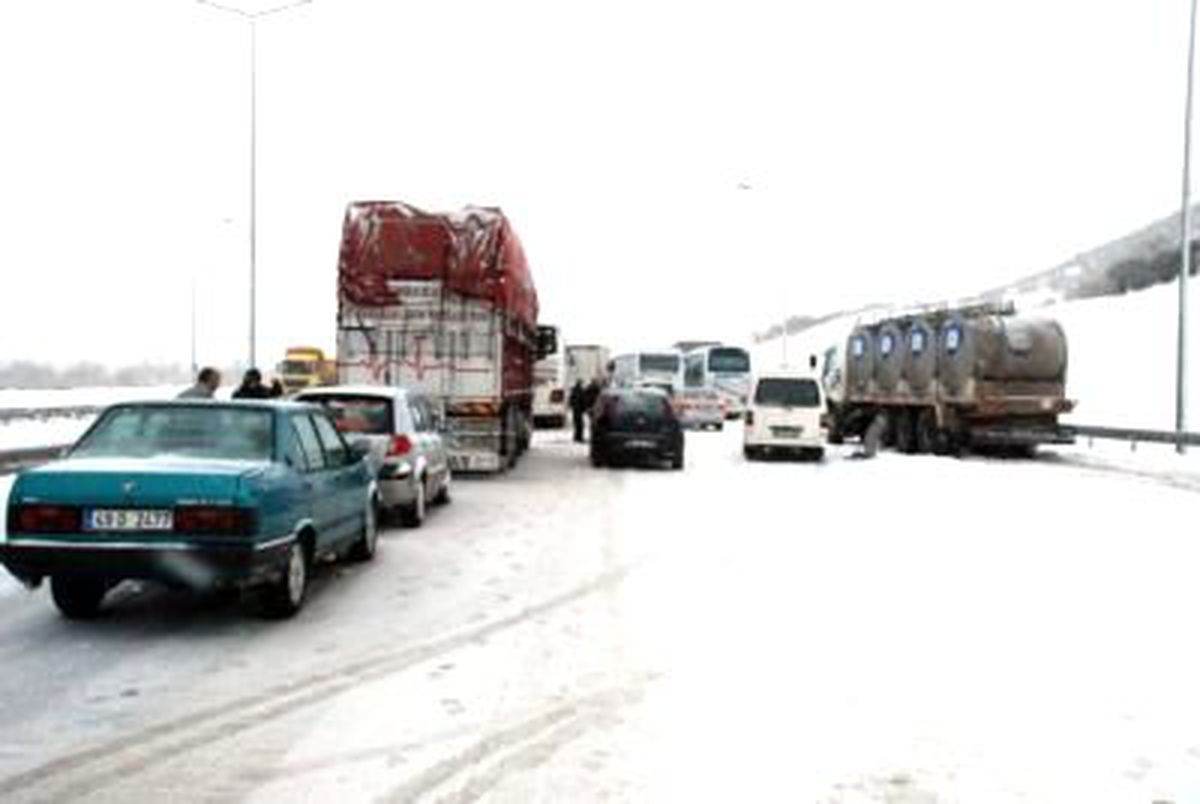 Afyonkarahisar Ankara Karayolunda Ulaşım Durdu