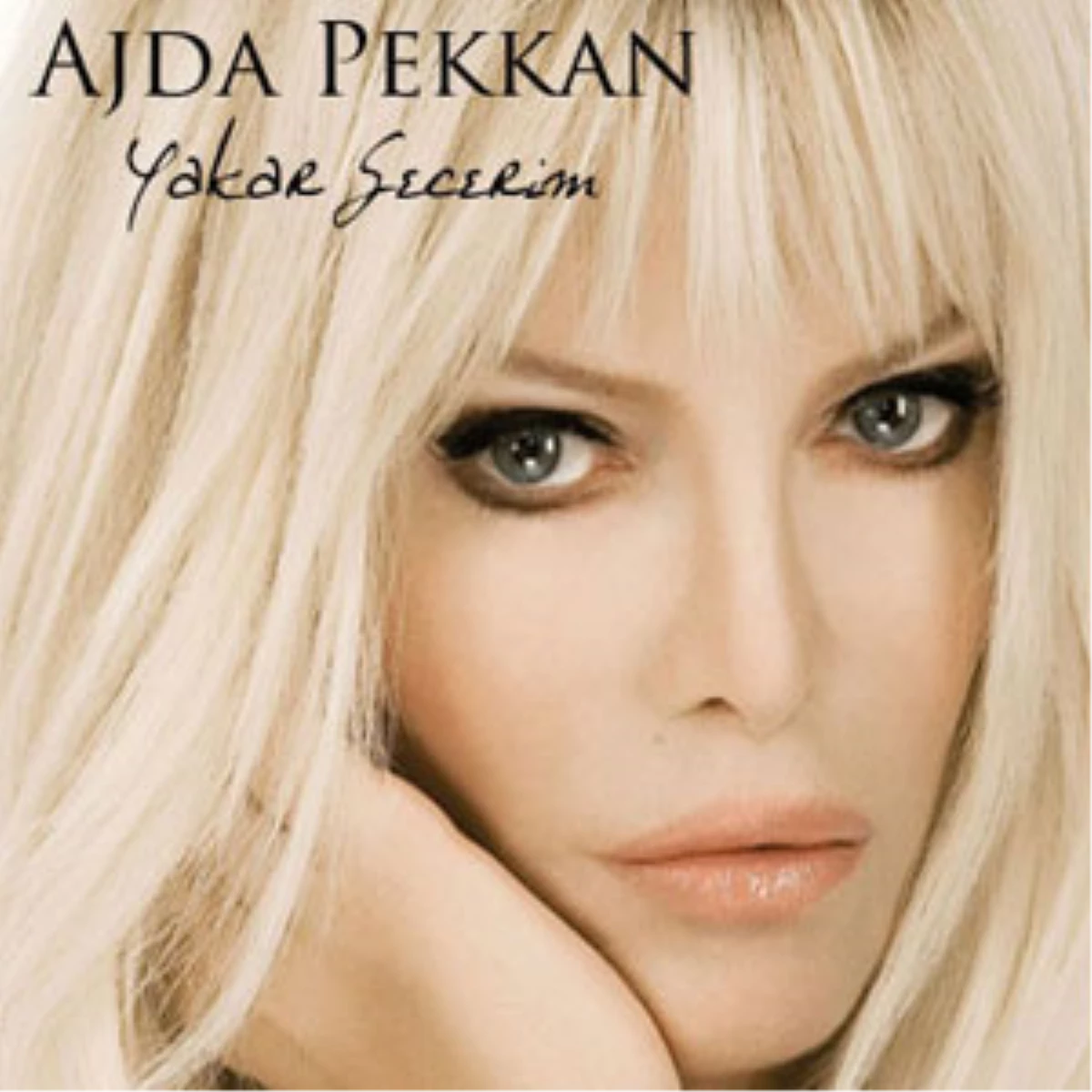 Ajda Pekkan, \'Yakar Geçerim\' ile 2011\'in En Çok Dinlenen Şarkısı Ödülünü Aldı