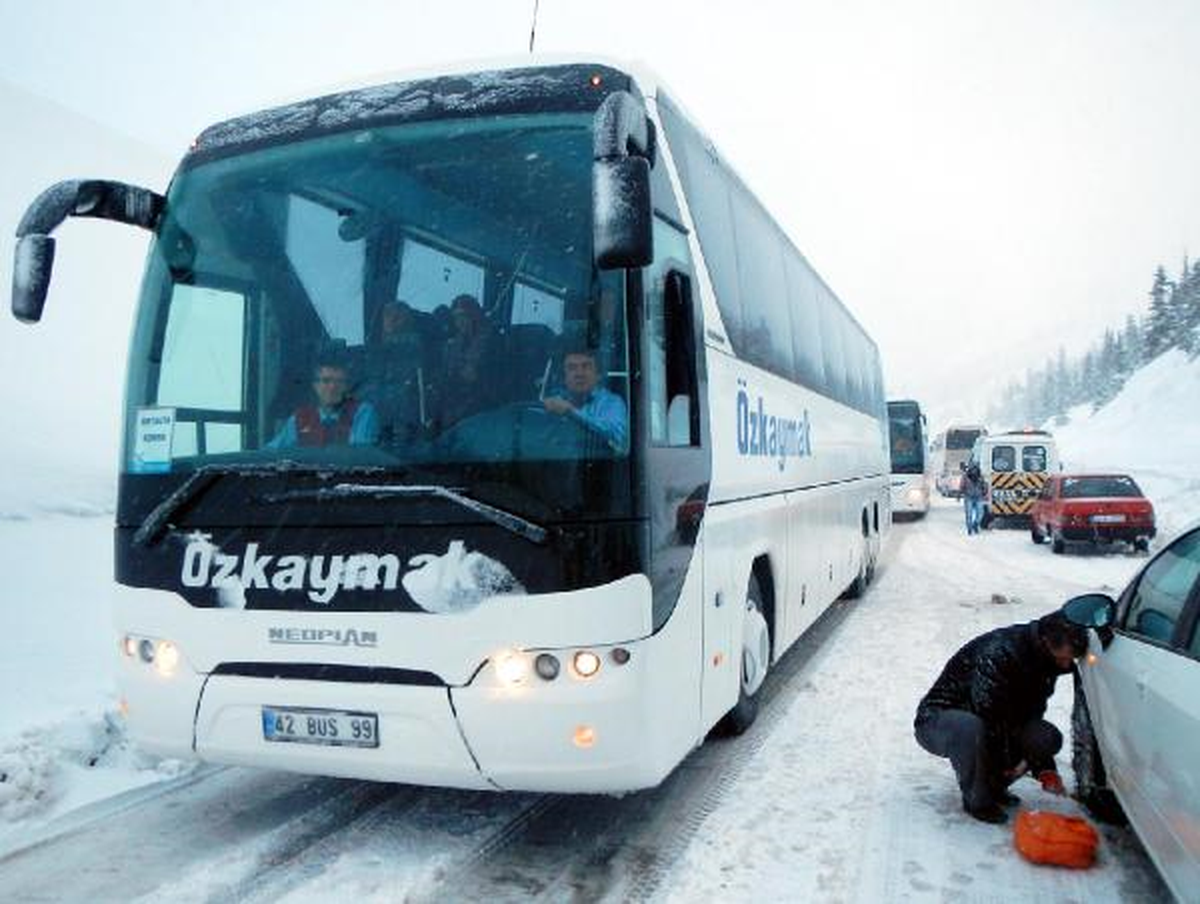 Akseki- Seydişehir Karayolu\'nda Kar Trafiği Olumsuz Etkiliyor