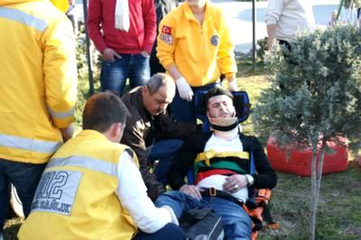 Ambulans Takla Attı: 3 Yaralı