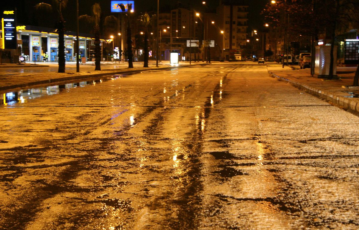 Antalya Beyaza Büründü