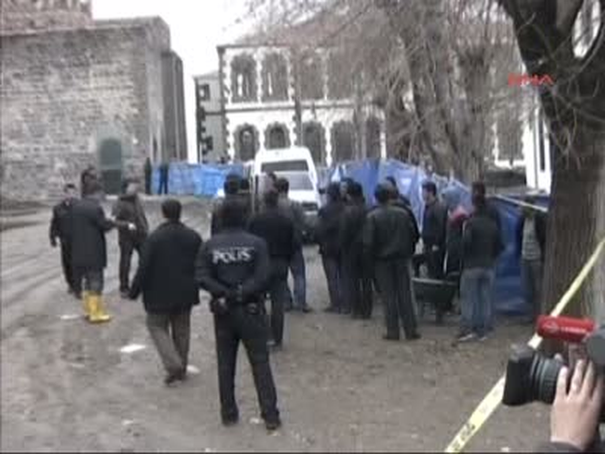 Diyarbakır\'da Kazılar Devam Ediyor