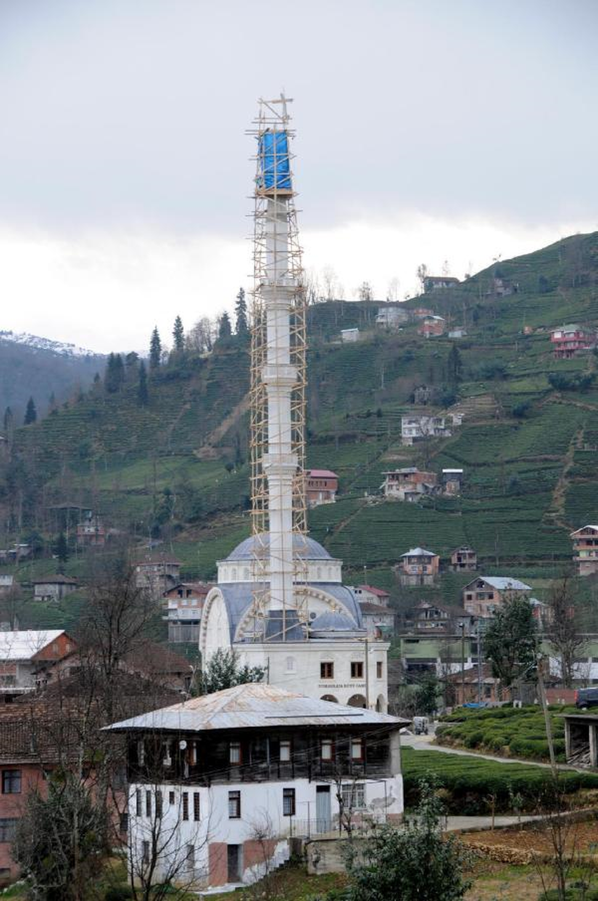 Başbakan İstedi, Minare Kısaldı
