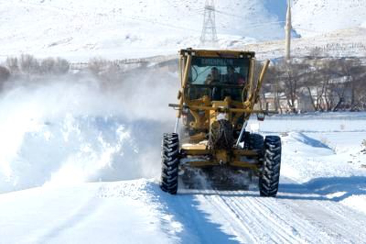 Bayburt'ta Trabzon ve Erzurum Yolları Ulaşıma Kapandı