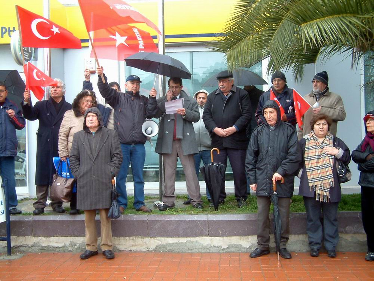 Burhaniye\'de İşçi Partililer Basın Açıklaması Yaptı