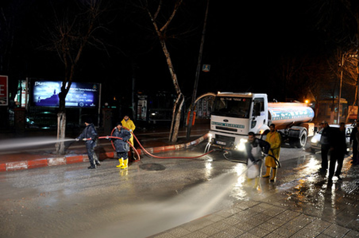 Cadde ve Sokaklar Yıkanıyor