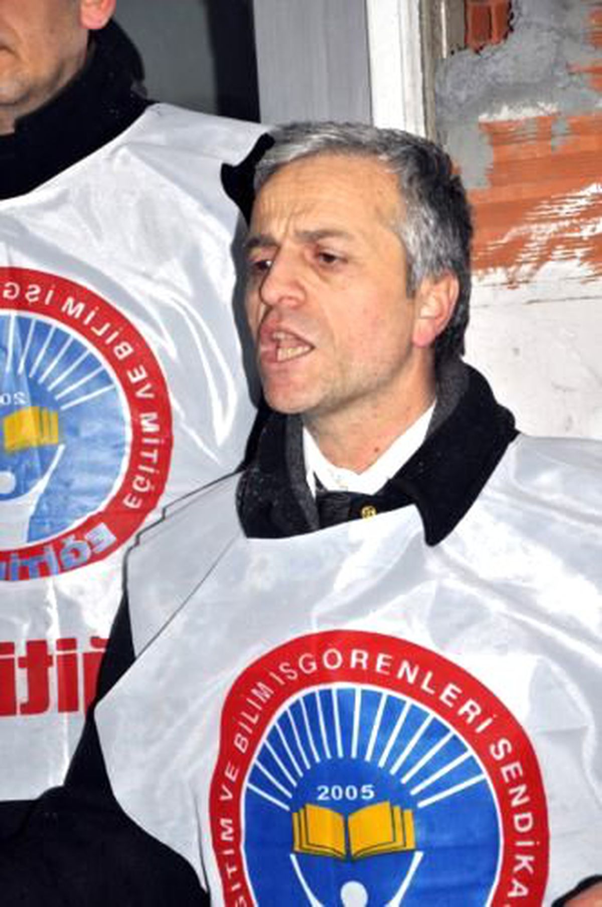 Eğitim-İş Üyelerinden Çelenkli Protesto