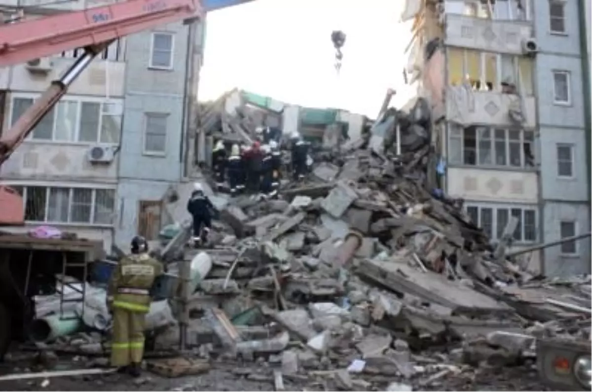 Koca Bina Yerle Bir Oldu