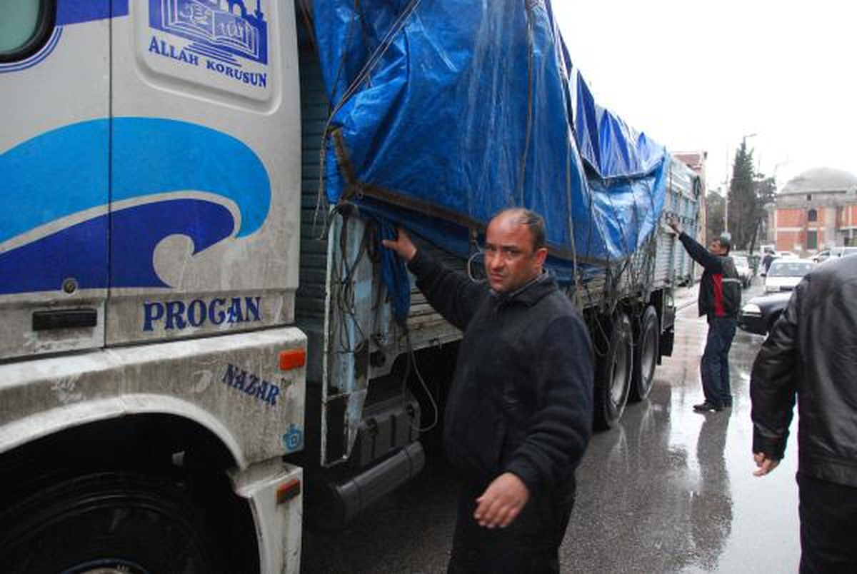 Halı Yüklü Kamyonda 20 Bin Paket Kaçak Sigara Ele Geçirildi