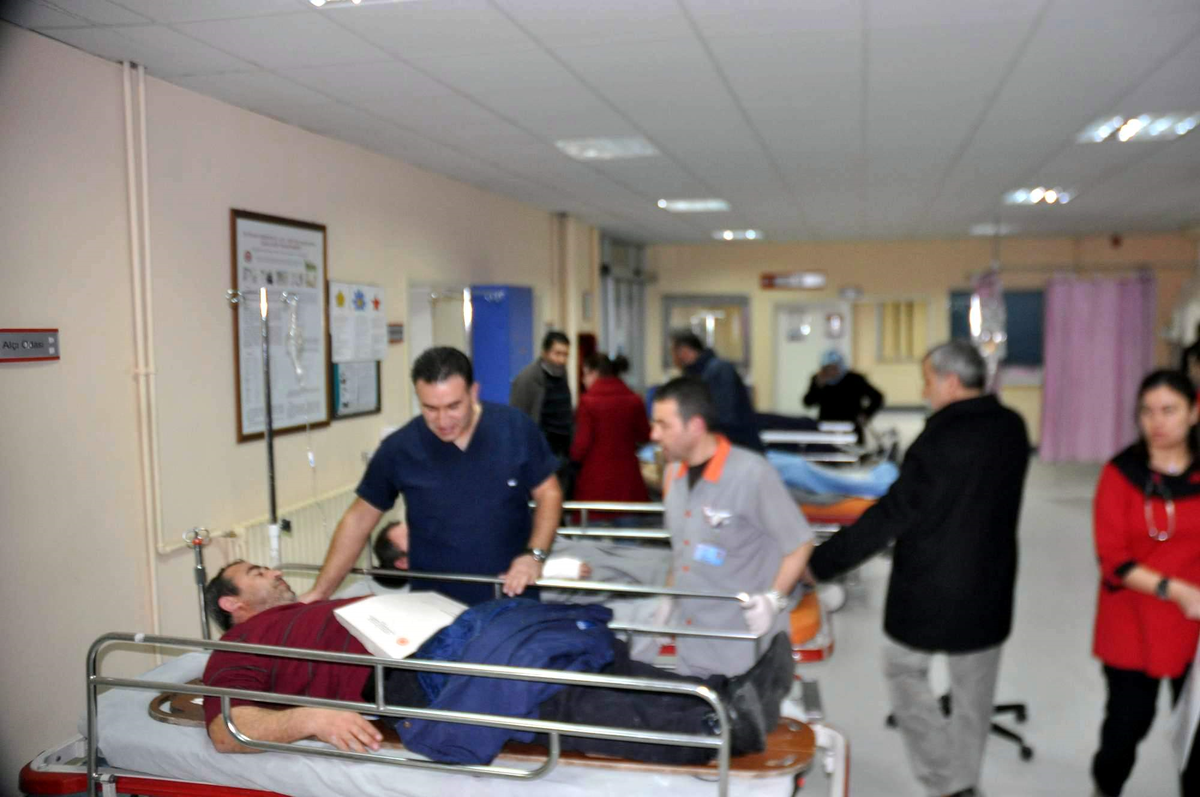İşçileri Yaşıyan Minibüs Takla Attı: 35 Yaralı