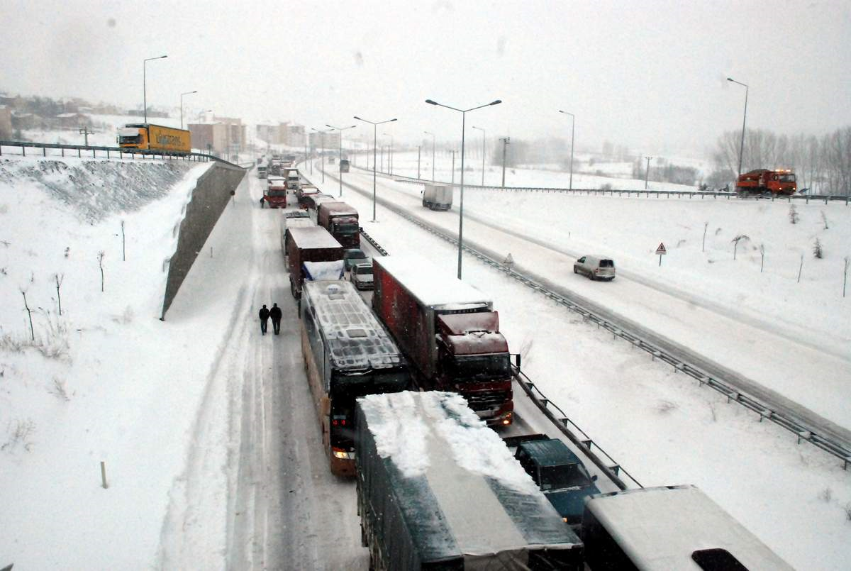 İstanbul-Ankara Karayolunda Ulaşım Çileye Döndü