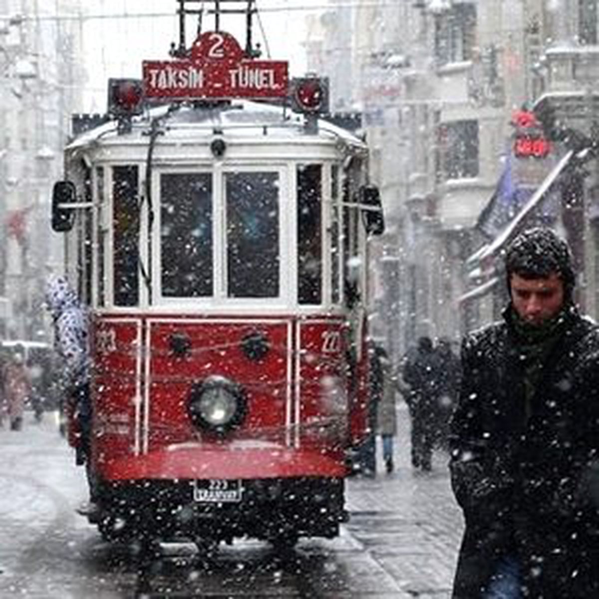 İstanbul\'da Beklenen Kar Yağışı Başladı