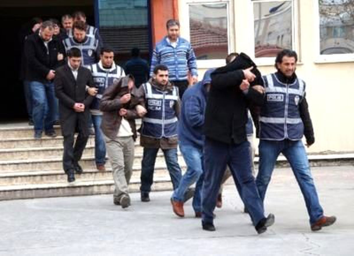 İstanbul\'da Göçmen Kaçakçılığı Operasyonu: 10 Gözaltı