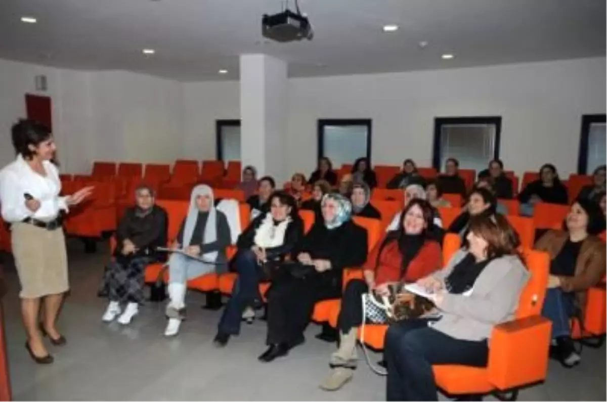 Kadın Meclisine İletişim Eğitimi Verildi
