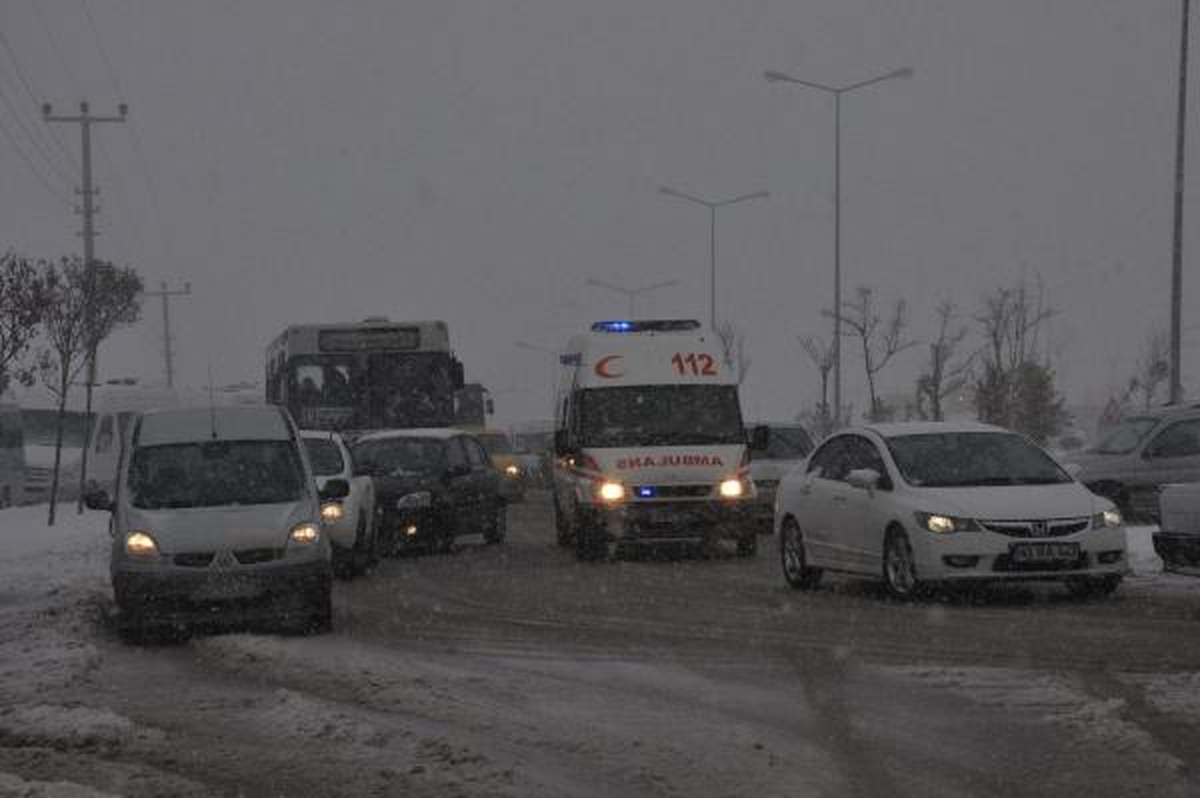 Kartepe\'de Kar Kalınlığı 2 Metre