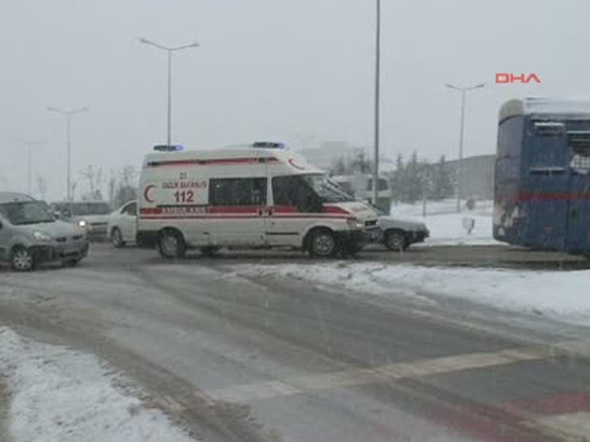 Kartepe\'nın Zirvesinde Kar Karınlığı 2 Metre 80 Santime Ulaştı