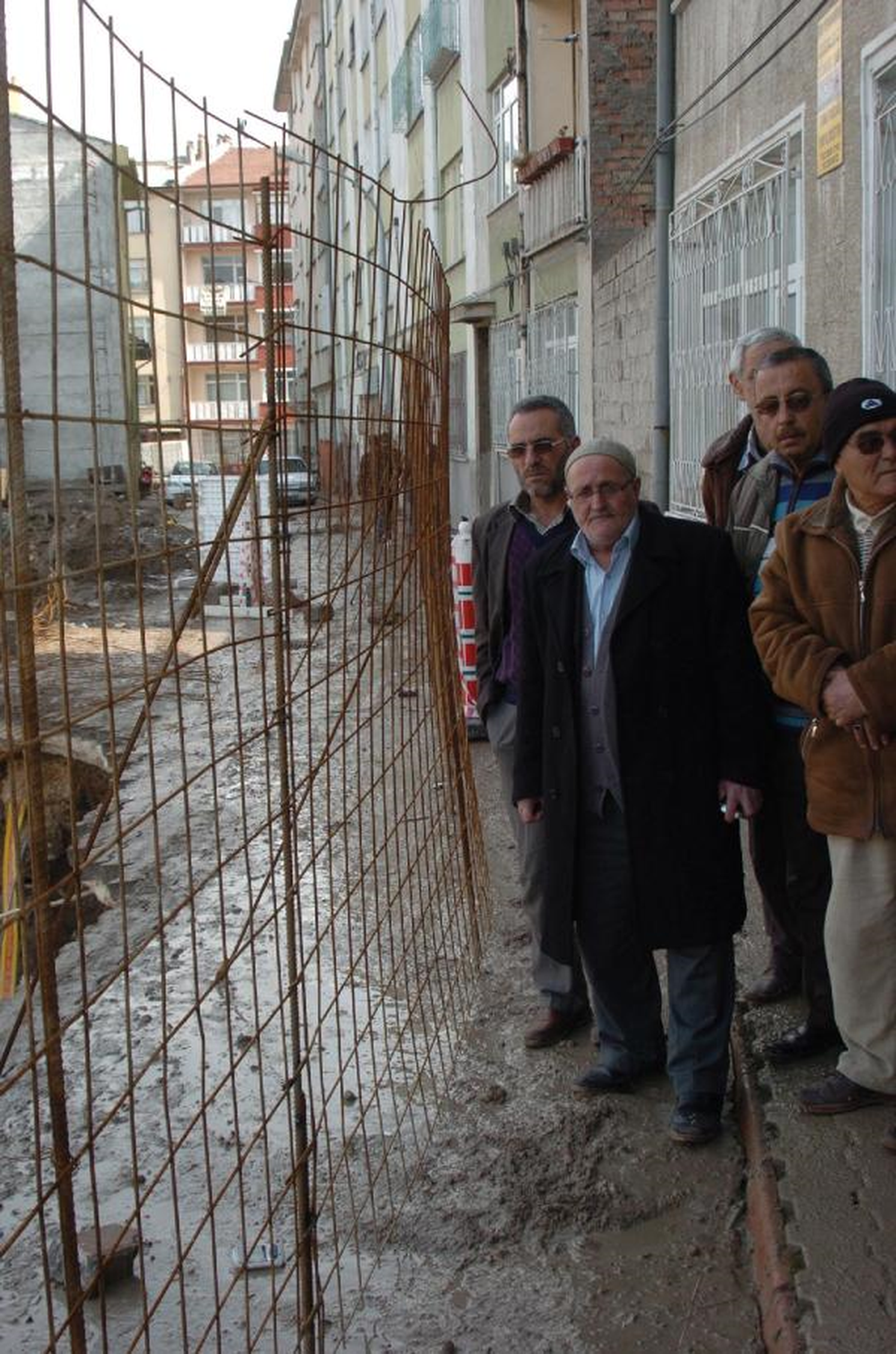 Katlı Otopark İnşaatı Nedeniyle Çökme Tehlikesi Bulunan 2 Apartman Boşaltıldı