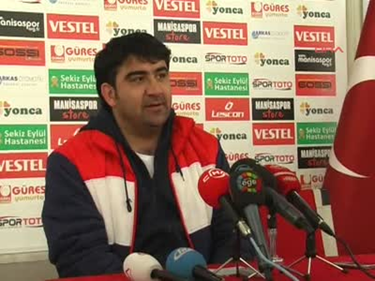 Manisaspor'da Görevine Son Verilen Özat: Kovulmayan Antrenör, Antrenör Değildir