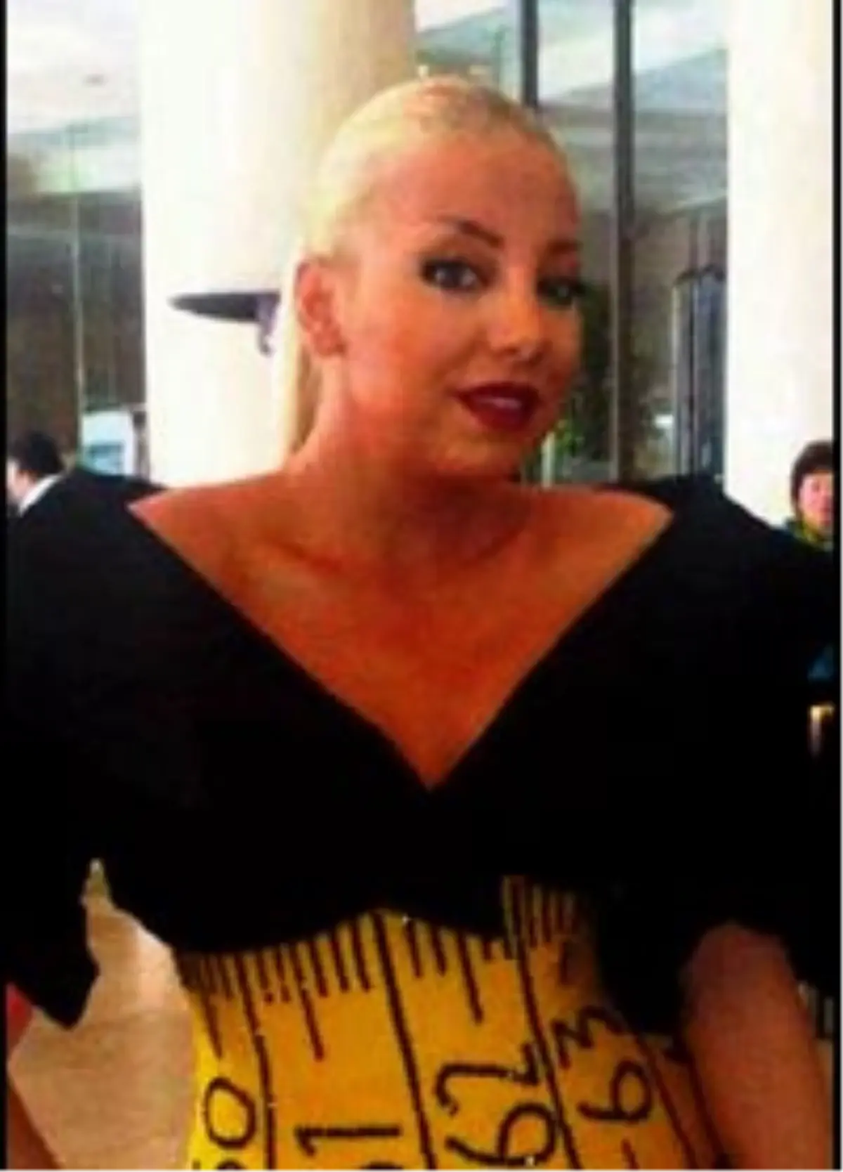 Mezuralı Oscar Kıyafeti