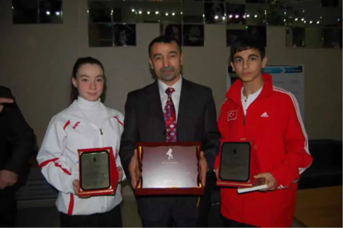 Ödüller Şamdan\'a