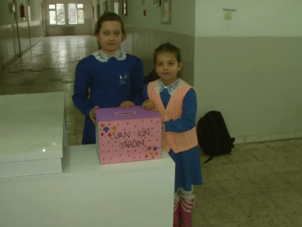 Öğrencilerden Van\'a Yardım