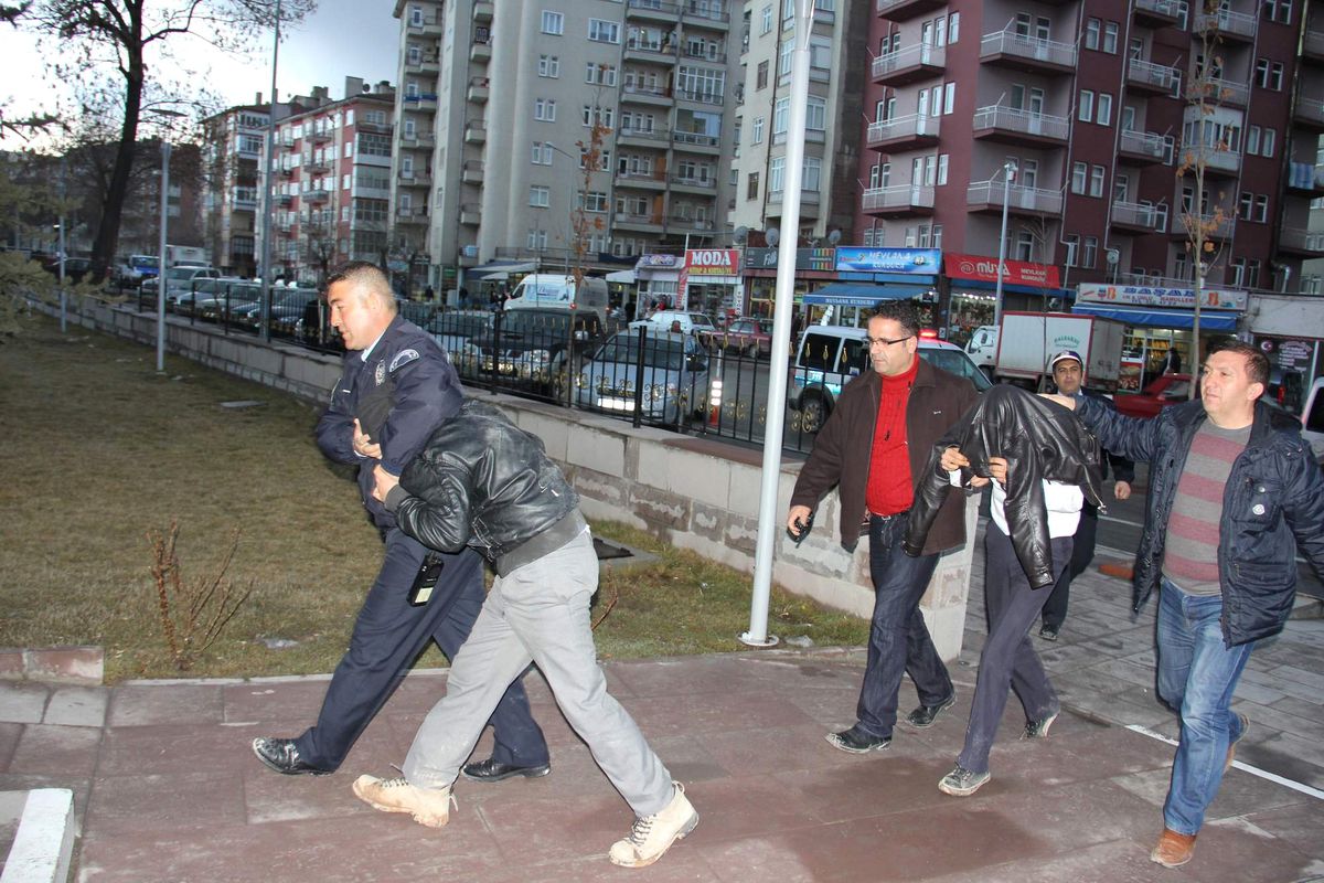 Parasız Kalan Lise Öğrencileri Kapkaç Yaptı
