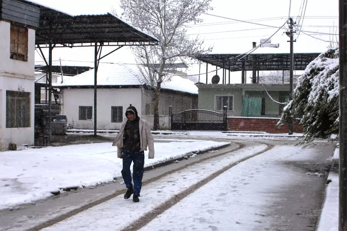 Sarıgöl'de Okullara Kar Tatili