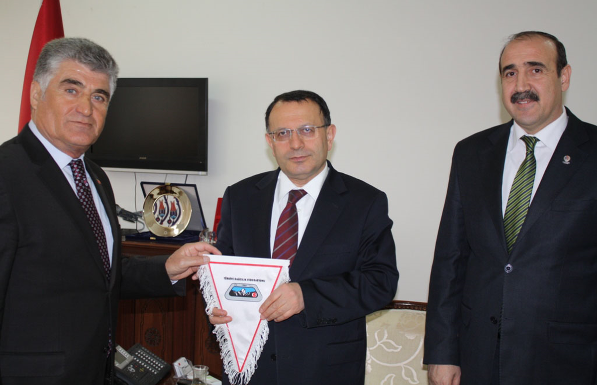 Vali Saran, Türkiye Dağcılık Fedarasyonu Başkanı Karaca\'yı Kabul Etti